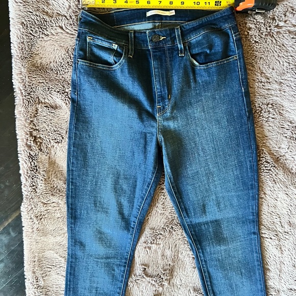 Levis 721 Highrise Skinny Jeans NWOT. Size 27. Retails for $67. - Picture 5 of 14
